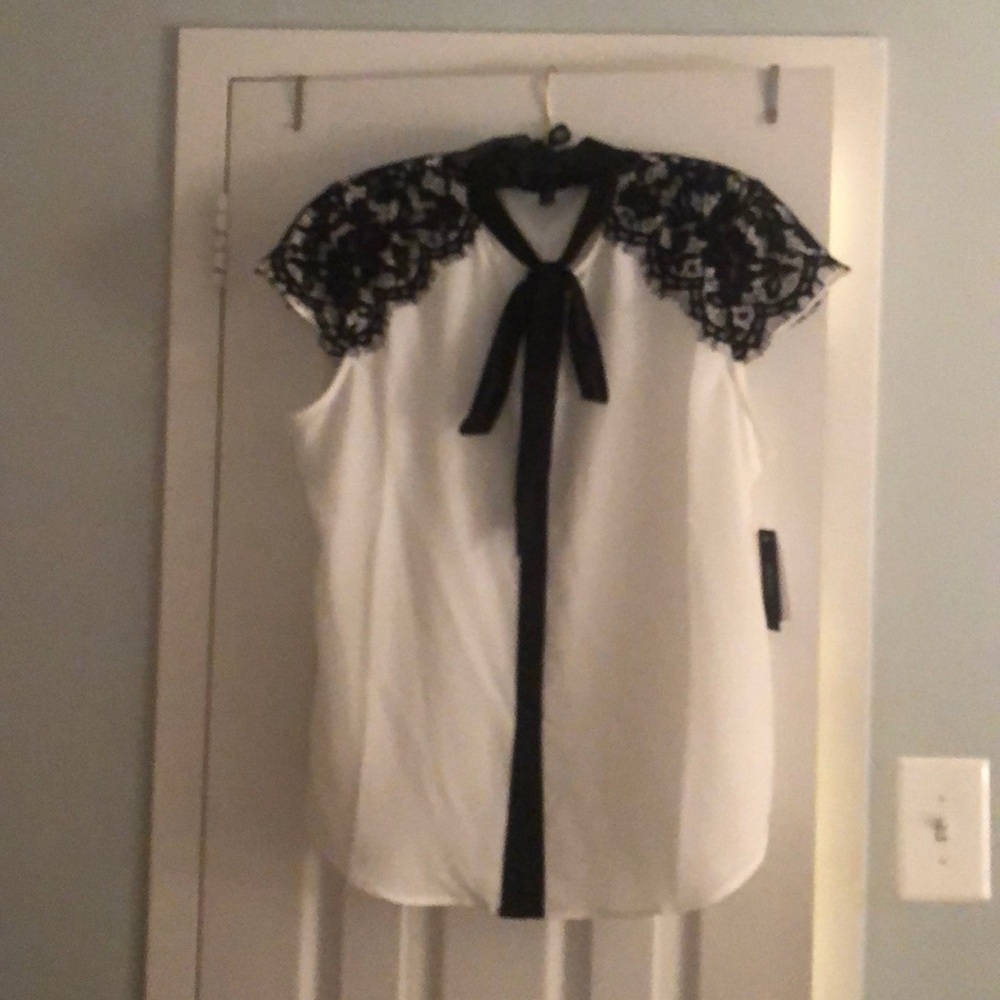 NWT Cream & Black Isaac Mizrahi Blouse